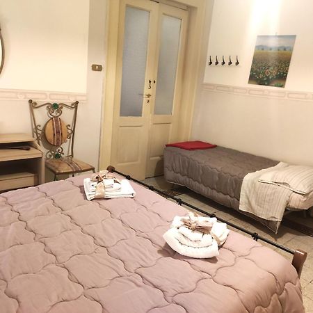 Casa Lillina A Toledo , Near Piazza Del Plebiscito Apartment เนเปิลส์ ภายนอก รูปภาพ