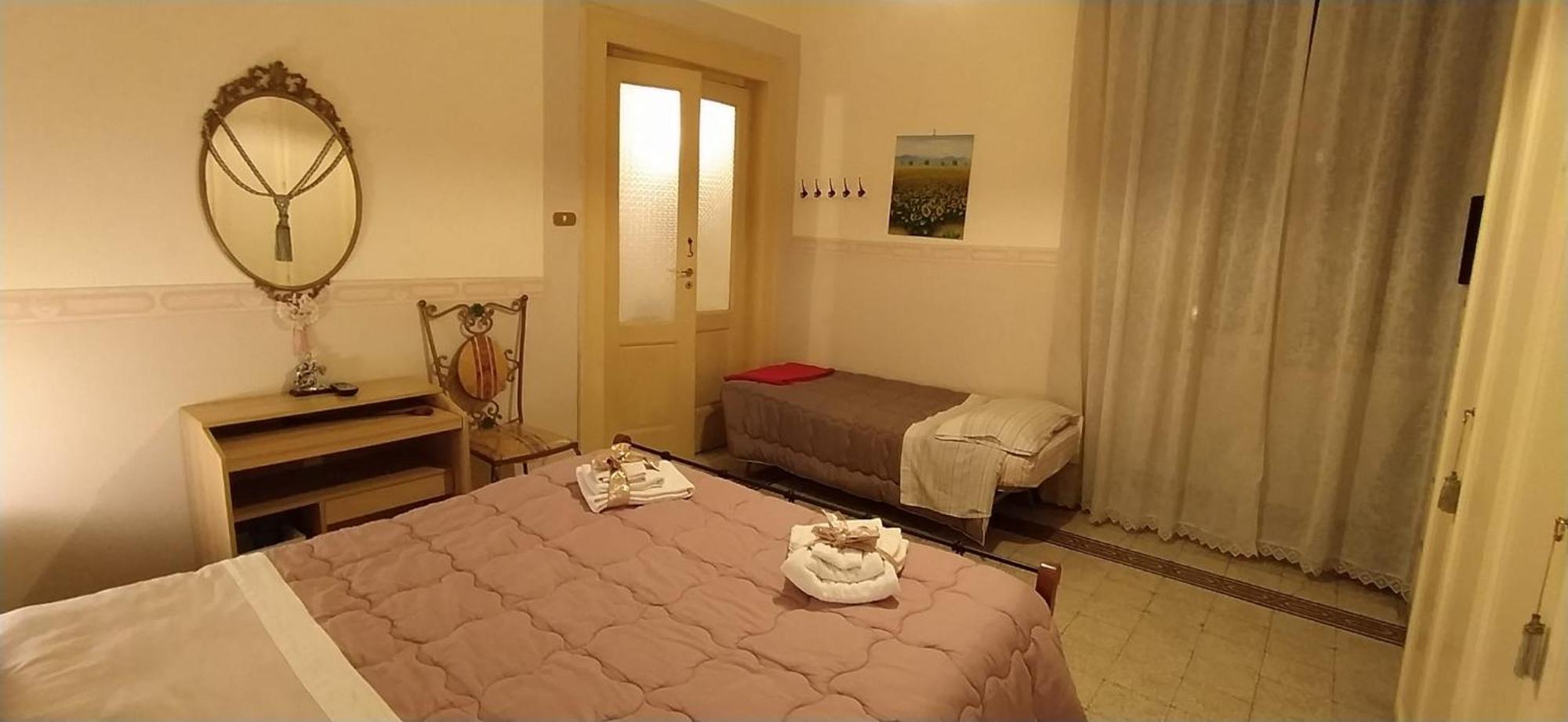 Casa Lillina A Toledo , Near Piazza Del Plebiscito Apartment เนเปิลส์ ภายนอก รูปภาพ