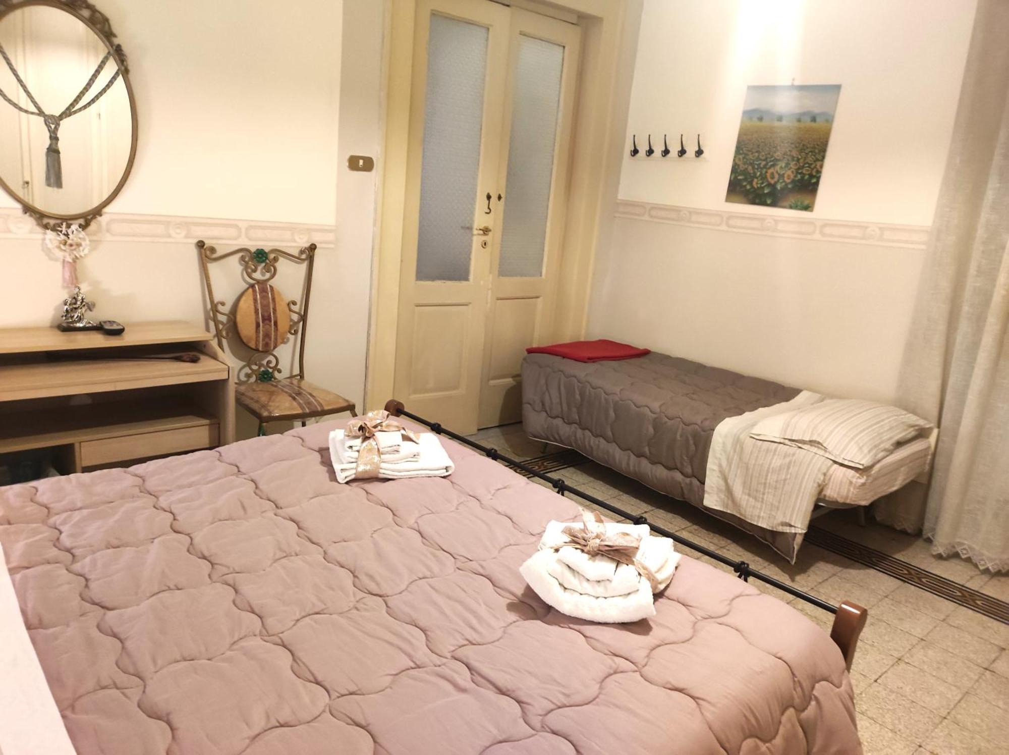 Casa Lillina A Toledo , Near Piazza Del Plebiscito Apartment เนเปิลส์ ภายนอก รูปภาพ