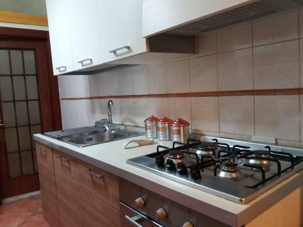 Casa Lillina A Toledo , Near Piazza Del Plebiscito Apartment เนเปิลส์ ภายนอก รูปภาพ