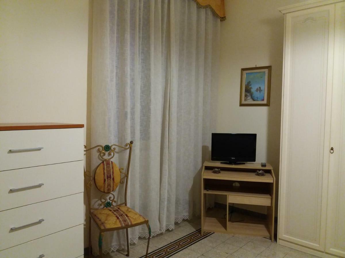 Casa Lillina A Toledo , Near Piazza Del Plebiscito Apartment เนเปิลส์ ภายนอก รูปภาพ