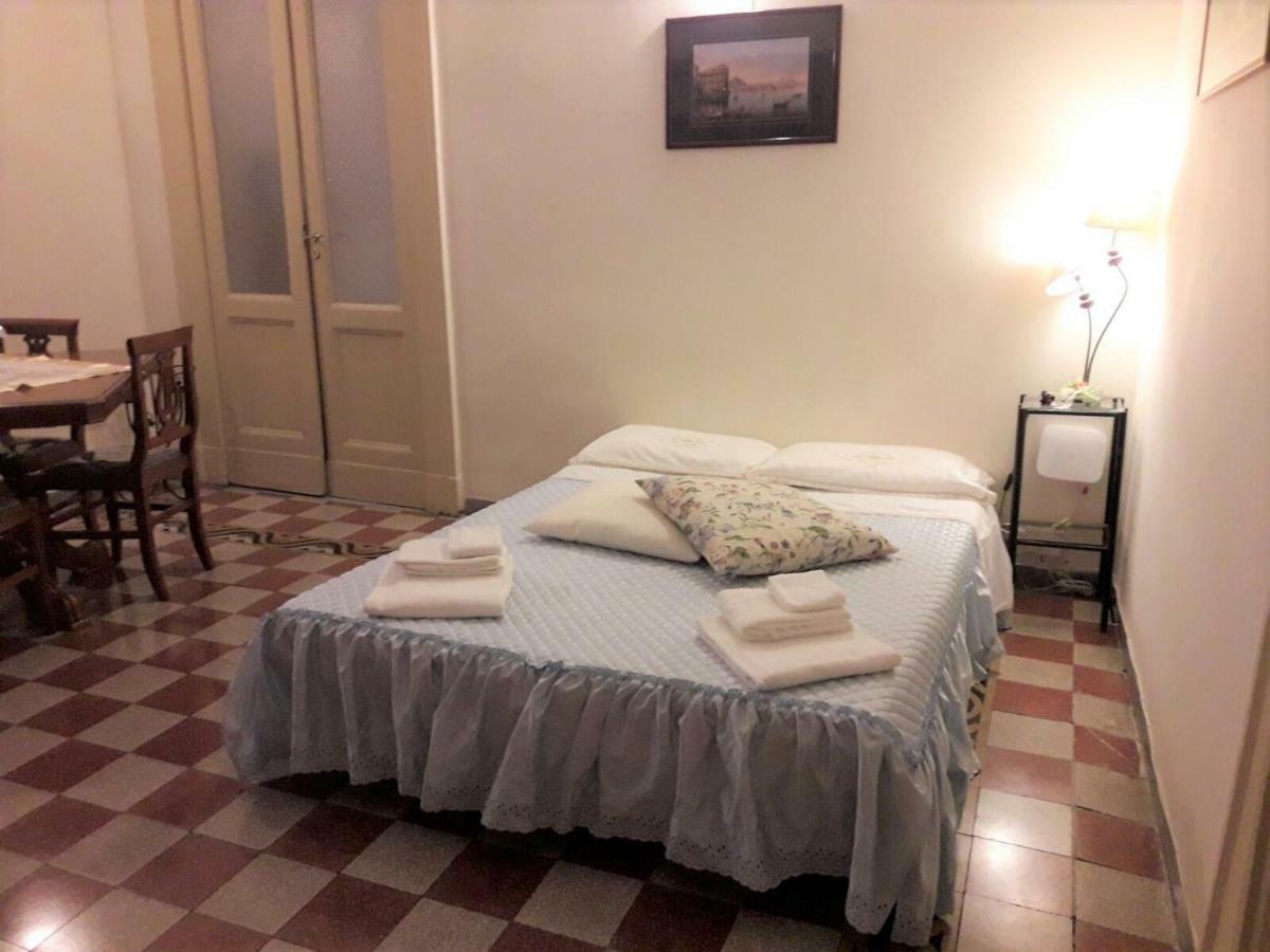Casa Lillina A Toledo , Near Piazza Del Plebiscito Apartment เนเปิลส์ ภายนอก รูปภาพ