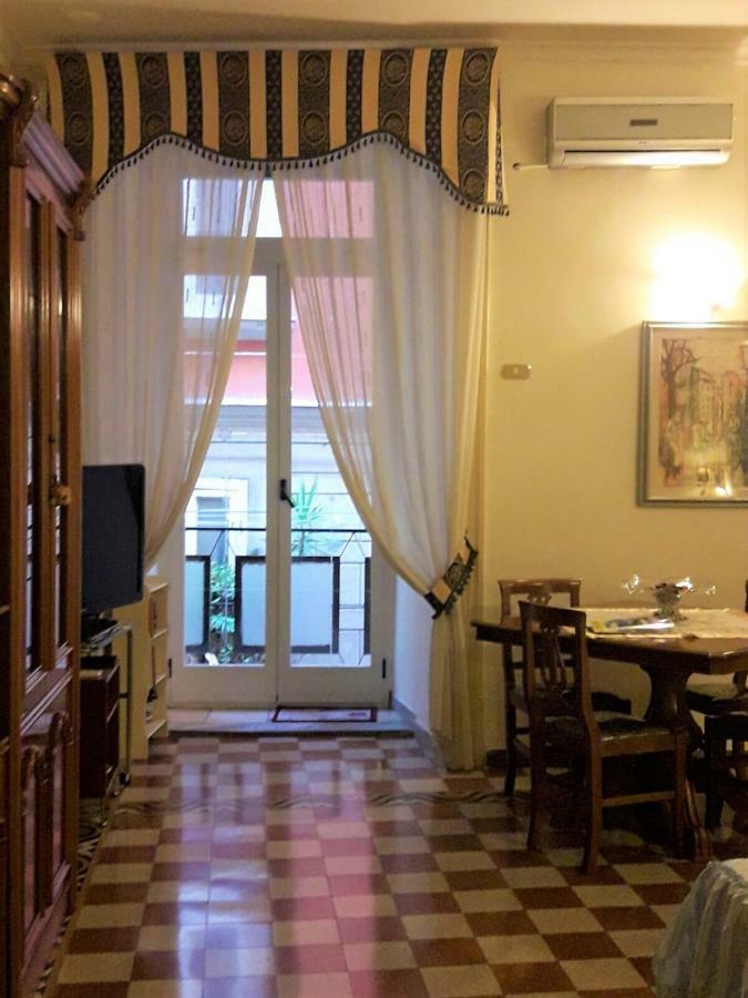 Casa Lillina A Toledo , Near Piazza Del Plebiscito Apartment เนเปิลส์ ภายนอก รูปภาพ